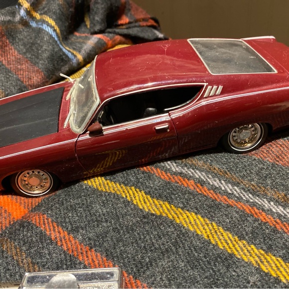 Classic Maroon Diecast Model Car - Picture 2 of 5
